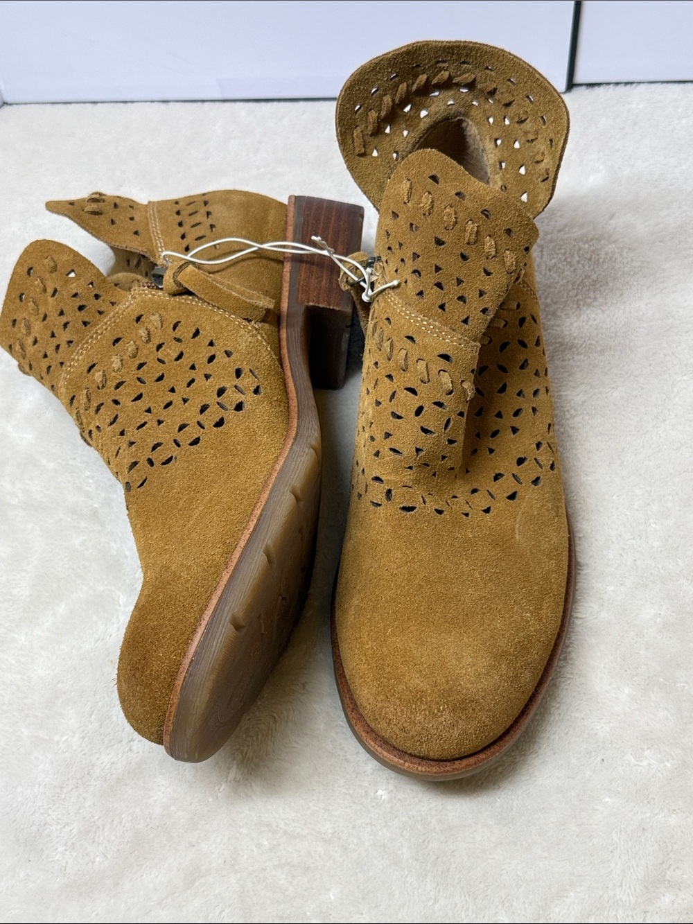 Sofft Bristow Perforated Suede Booties Laser Cut Western Boho Camel Tan NWOT 7.5